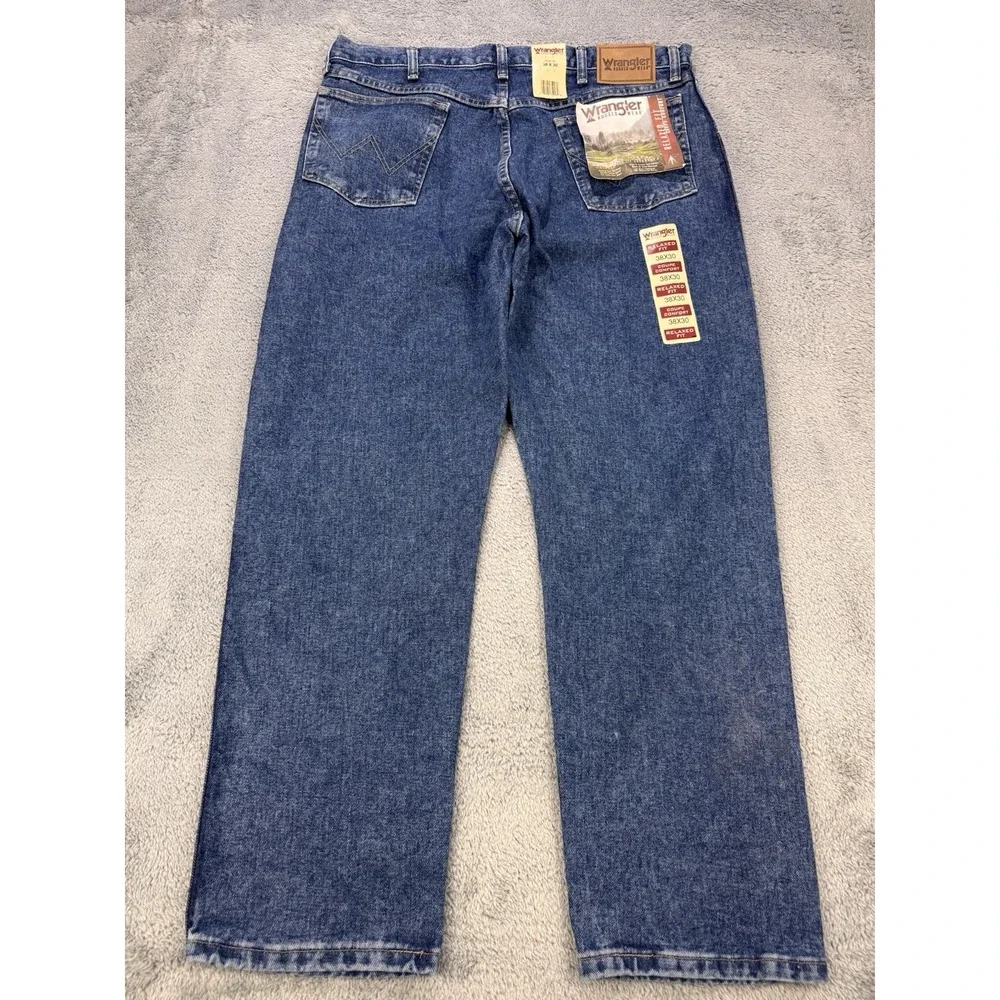 Wrangler Rugged Wear Jeans Men 38x30 Blue Relaxed Fit Straight Denim NWT‎